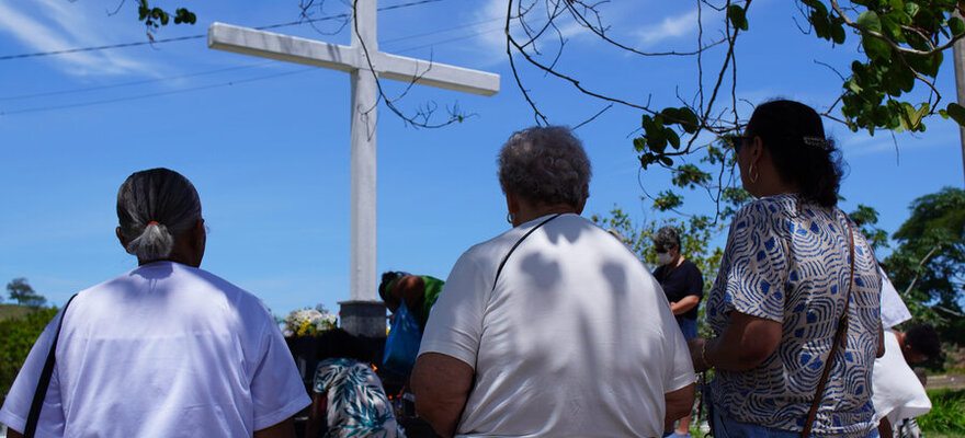 Dia de Finados reúne de fiéis no Cemitério Memorial da Igualdade